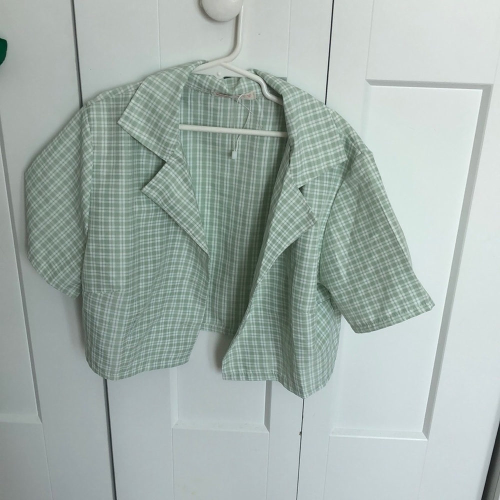 Super cute Only worn it 2 timesvLOVE THE COLOR dont like the way it looks on me
